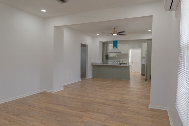 Photo - 817 Maple St