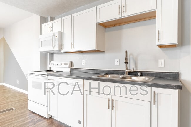 Photo - 1011 E Legrande Ave