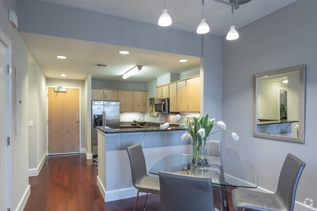 1BR, 1BA - 731 SF