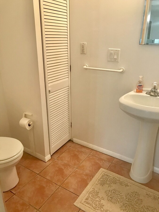 Photo - Affordable studio in Gulf Gate!! Incl's water & electric!
