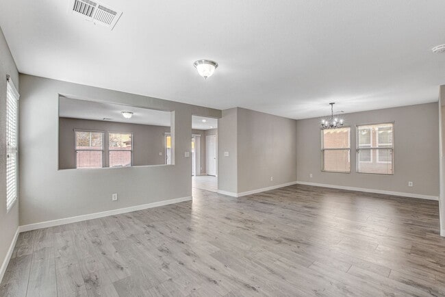 Photo - Spacious 3 bedroom home with large yard in...
