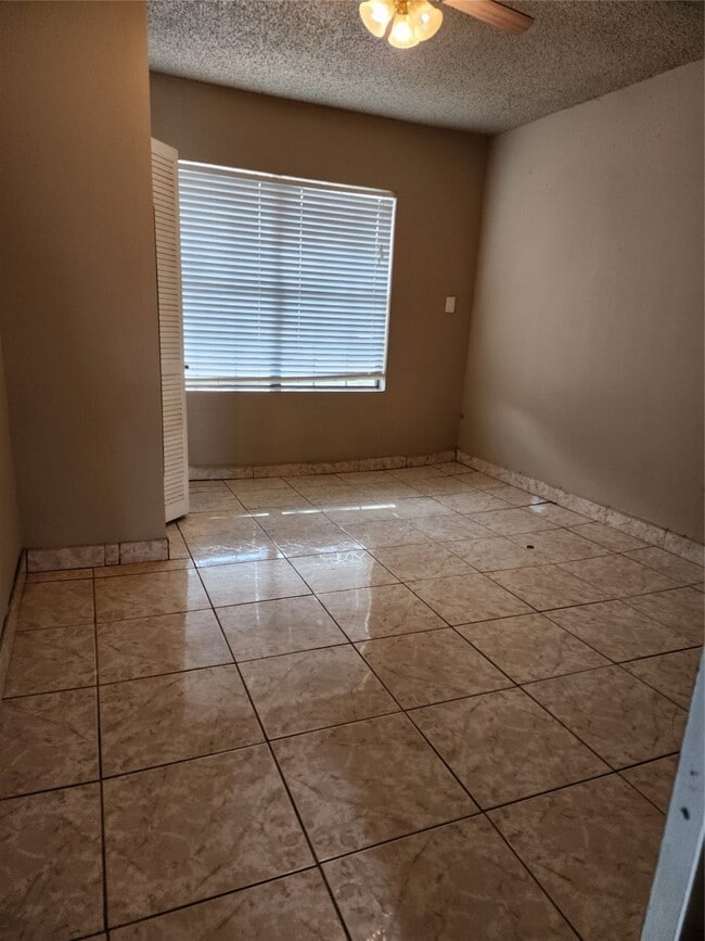 Photo - 2413 Huntington Dr