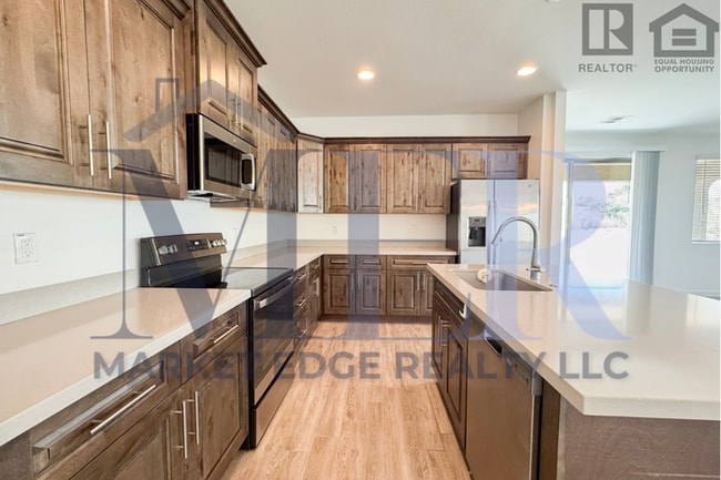 Building Photo - 2Bed/2Bath Gated Turnkey Home in Wickenburg! $1999 MOVE-IN SPECIAL! Ready for Immediate Move-In!