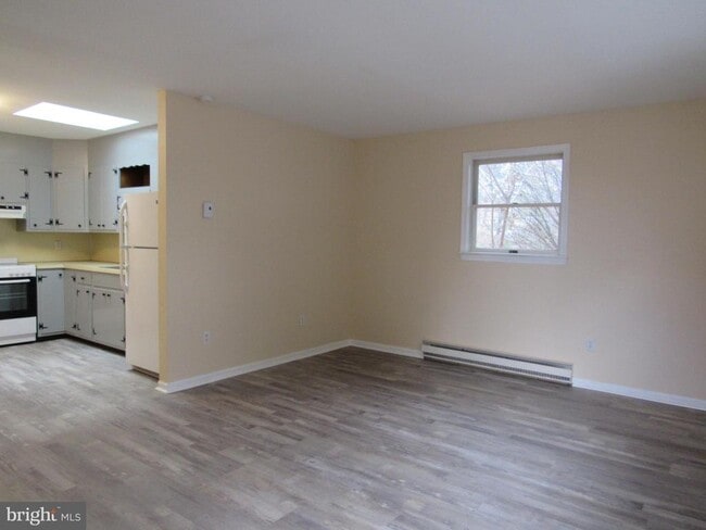 Building Photo - 221 Swinehart Rd Unit SIDE ENTRANCE