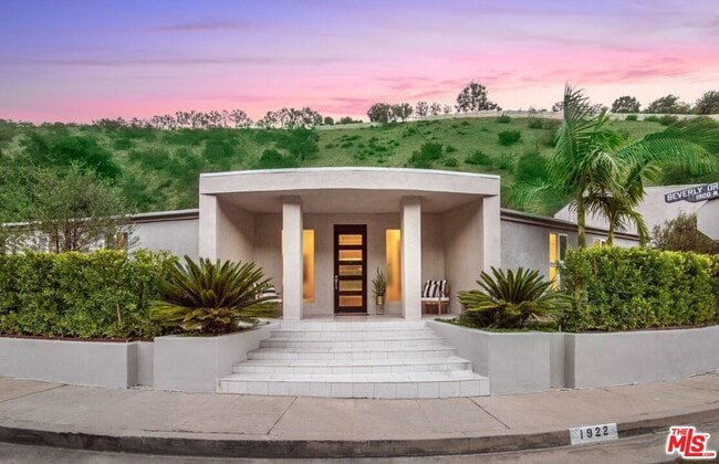 Photo - 1922 N Beverly Dr