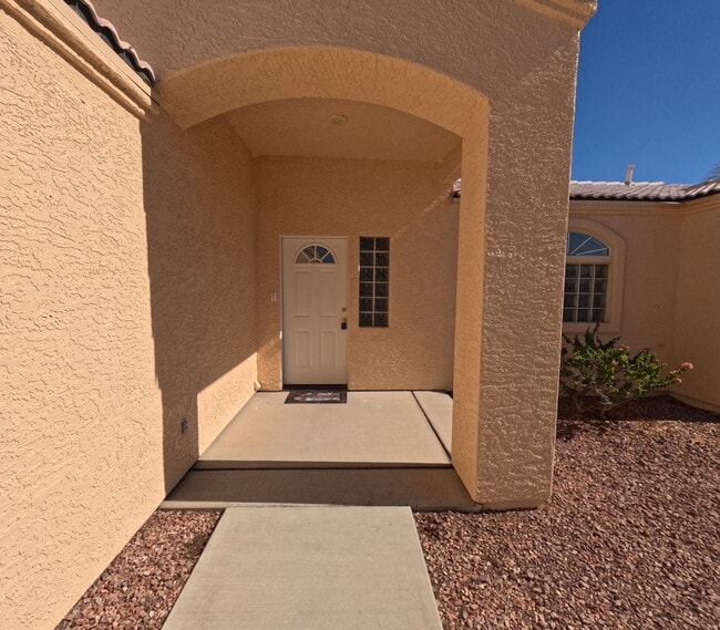 Photo - 2112 E Desert Lakes Dr