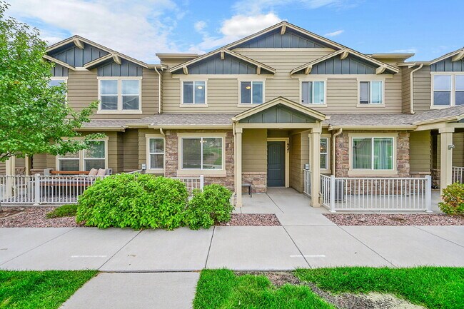 Building Photo - $2,195 - 3 Bed, 2.5 Bath townhome in CO Sp...