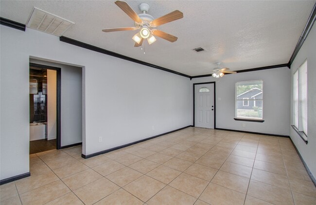 Photo - 5319 Bell St