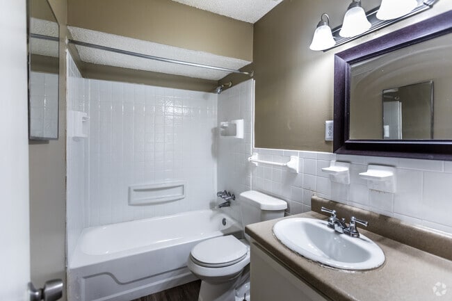 2 BR, 1.5 BA - 775SF - Hunter Oaks Apartments