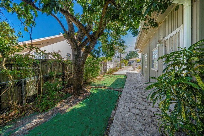 Photo - 3123 SW 25th Ter Unit 0