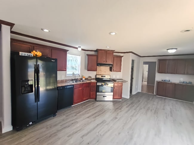 Building Photo - 92 Deerwood Park