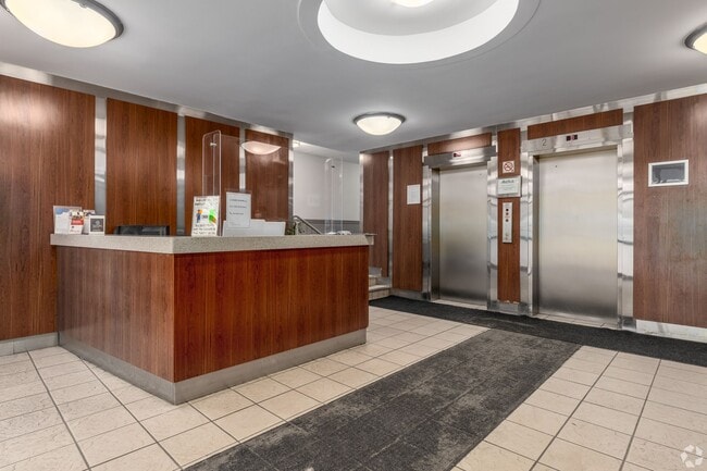 Building Photo - 230 Oak St Unit 906