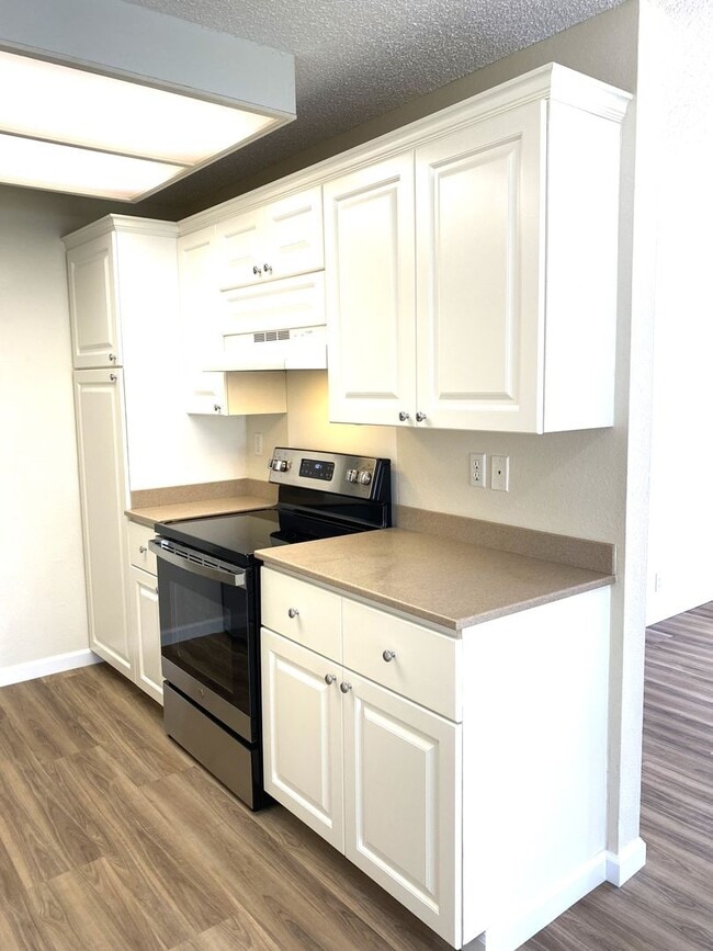 Building Photo - Royal Palm - Renovated two bedroom in Waip... Rental