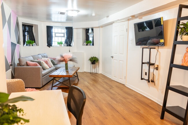 Photo - 5917 S Loomis Blvd Unidad G