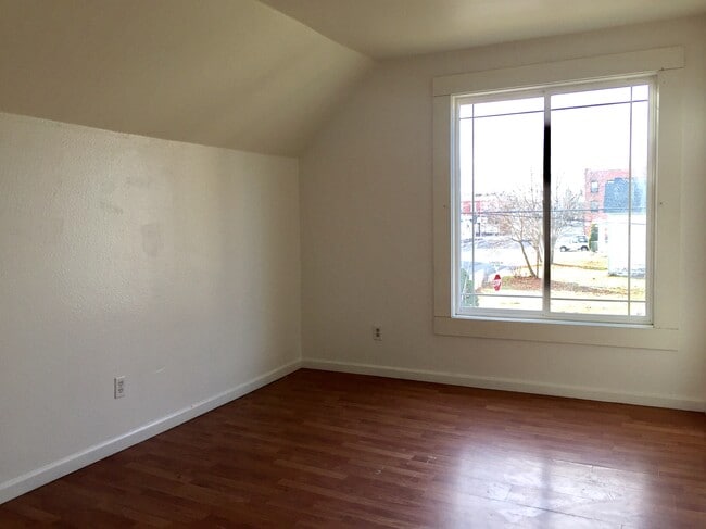 Photo - 828 W Maxwell Ave