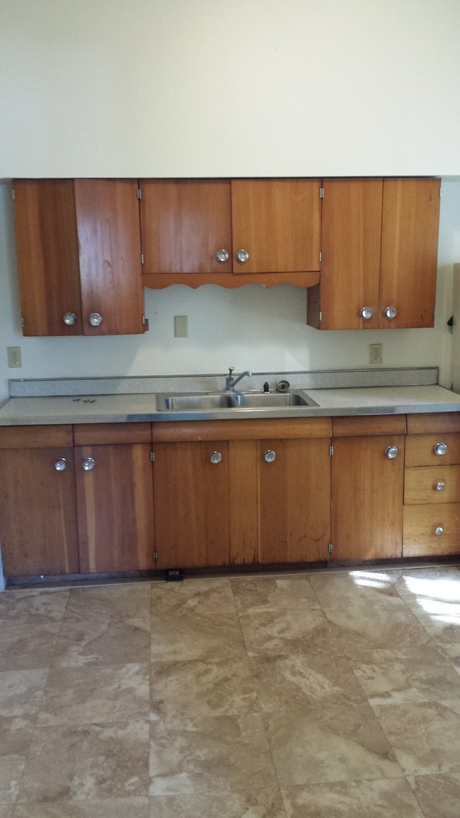 Kitchen - 904 Vine St Unit 904