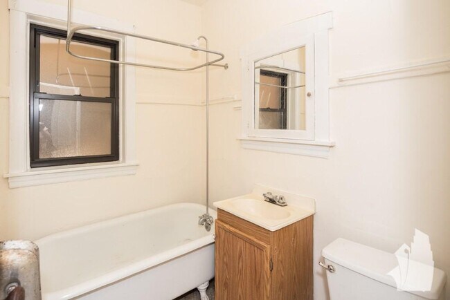 Photo - 4846 N Rockwell St Unit 4844-3