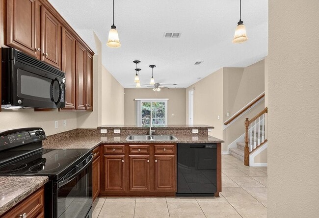 72 Amistad Dr