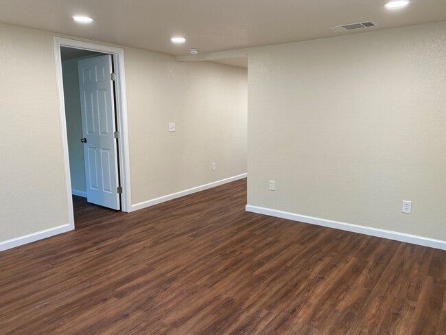 Photo - 309 Hobson St