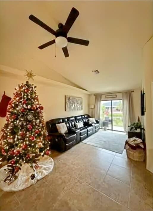 Photo - 613 SE 14th St