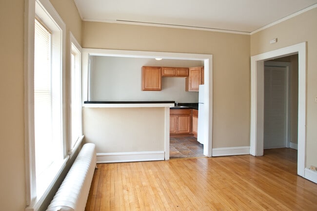 Building Photo - 1603 N Van Buren St Unit 2 Rental