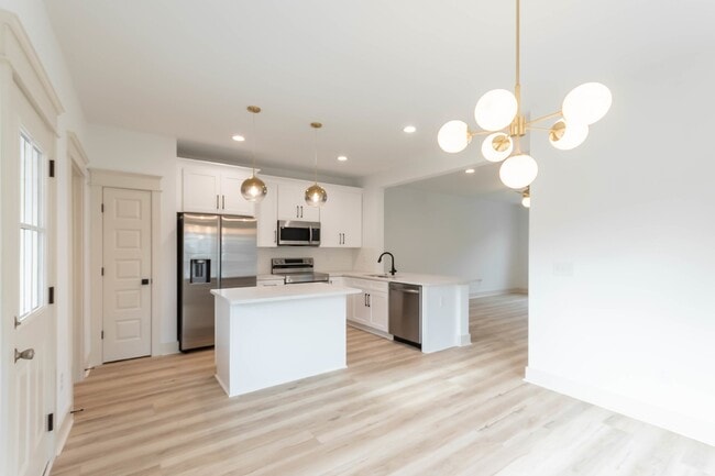 Photo - 2 Bed 2.5 Bath End Unit Townhome! Unit 201