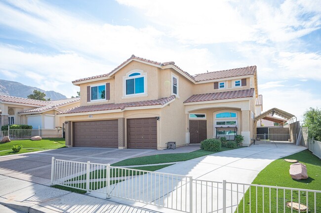 5 Bedrooms - 4 Baths - 3 Car Garage - RV P... - 5 Bedrooms - 4 Baths - 3 Car Garage - RV P... House