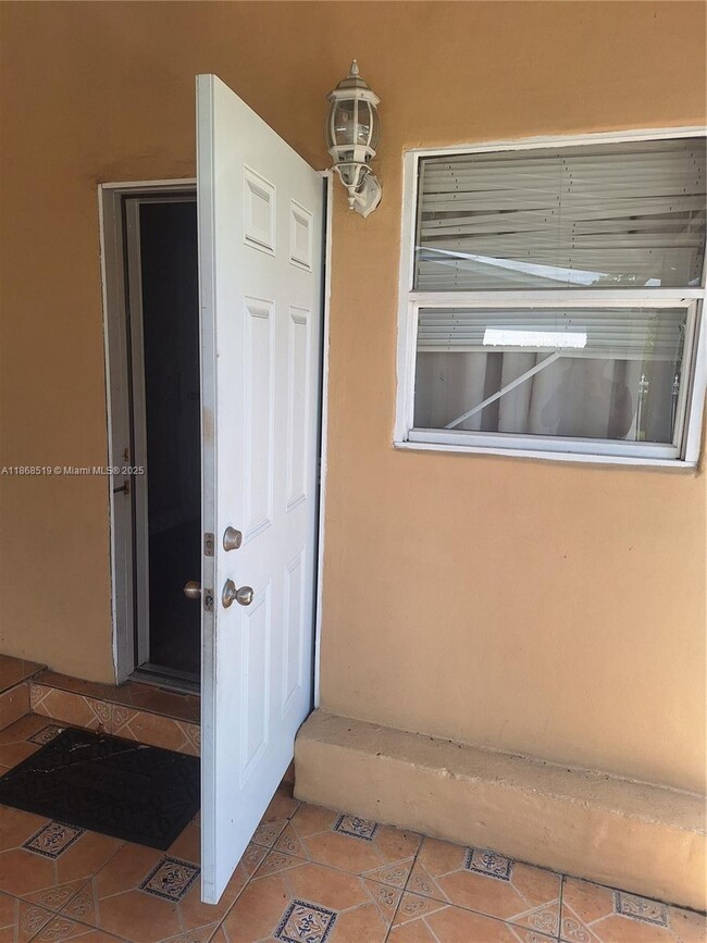 Building Photo - 771 NE 177th St Unit 1 Rental
