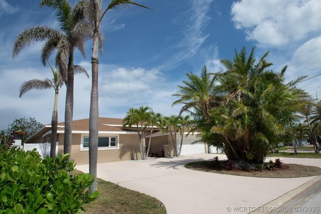 Photo - 2504 Hibiscus Dr W