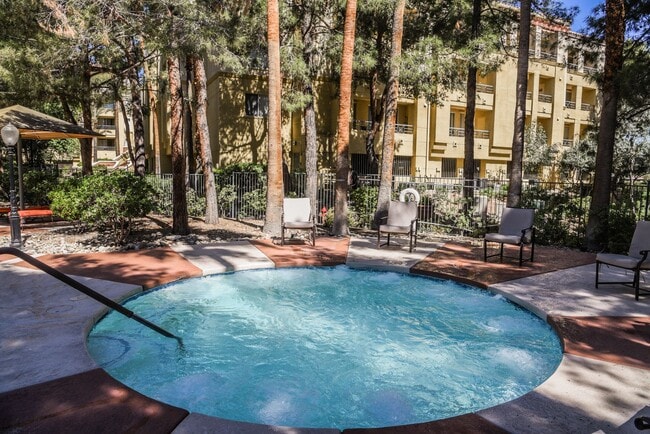 Photo - Fully furnished (Short Term Available) / G...