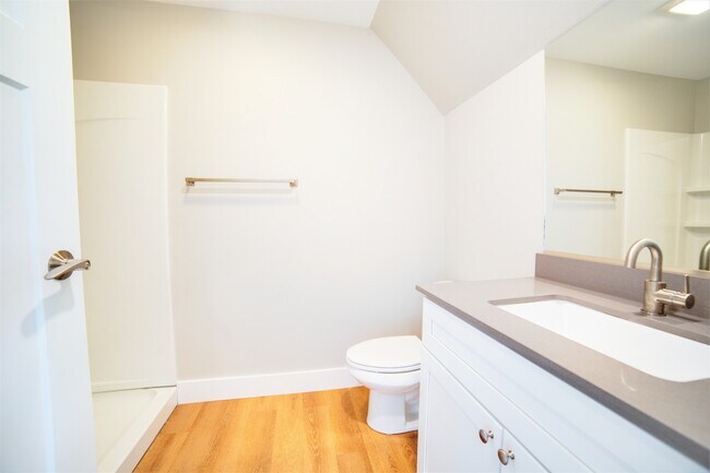 Photo - 3004 West St Unit 201