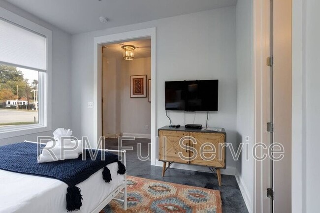 Photo - 505B Wedgewood Ave