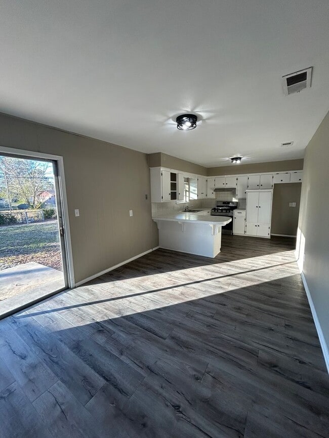 Photo - 3-Bedroom, 2-Bath Home in Prime Location!