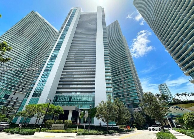 Building Photo - 650 NE 32nd St Unit BH6 Rental