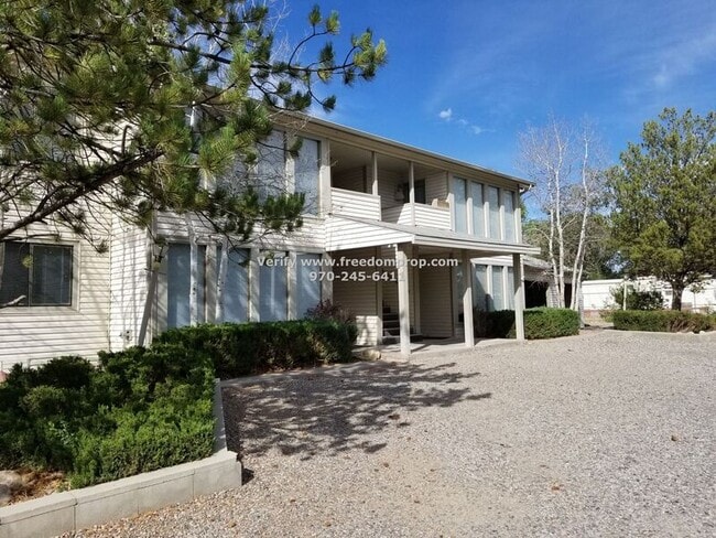 Building Photo - 558 1/2 Garfield Drive Unit 4