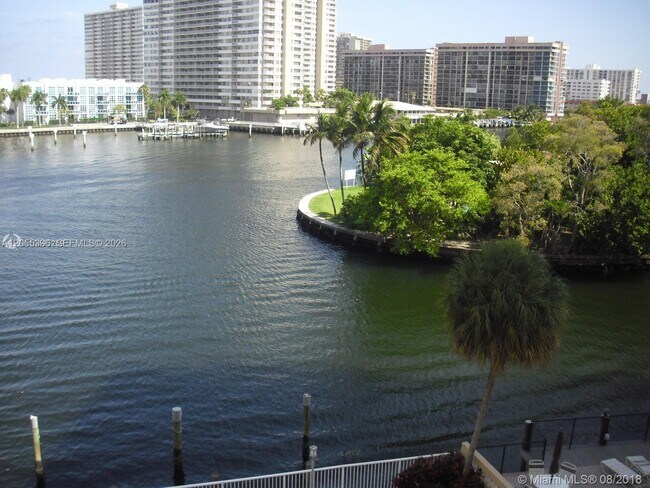 Building Photo - 121 Golden Isles Dr Unit 407