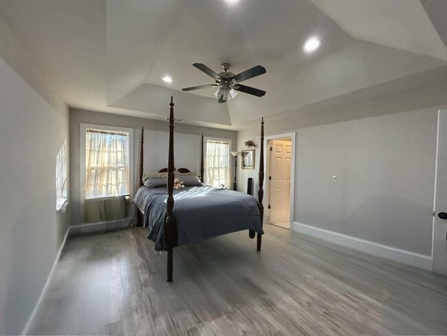 Owner's bedroom - 6031 Ambassador Dr