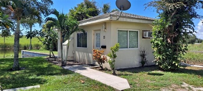 Building Photo - 1118 US-441 Rental