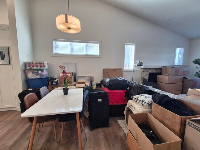 Photo - 3334 Trumpeter St