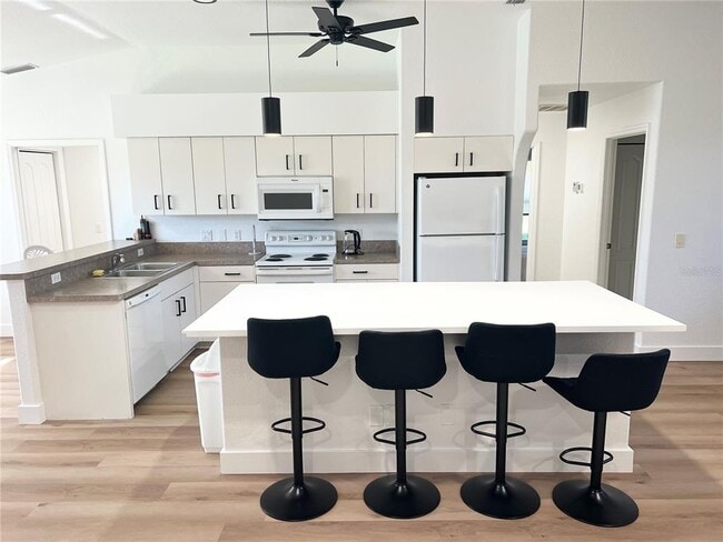 Photo - 255 Medalist Rd