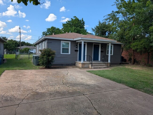 Photo - Remodeled luxury 1 bedroom, 1 bath house in Edmond, OK with stainless steel appliances