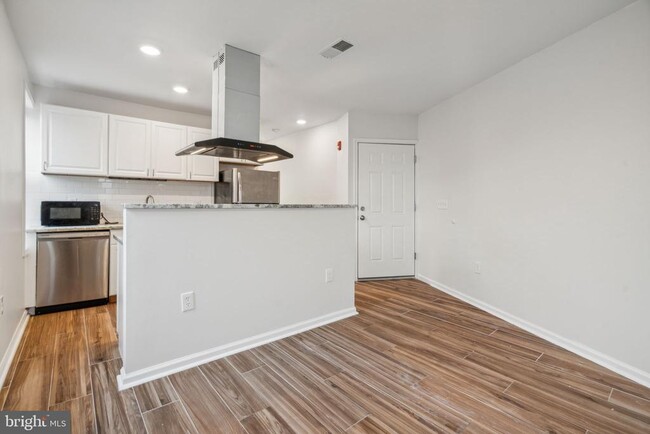 Photo - 1701 Point Breeze Ave Townhome