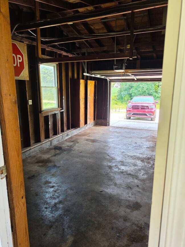 Photo - 2805 Rhodelia Rd