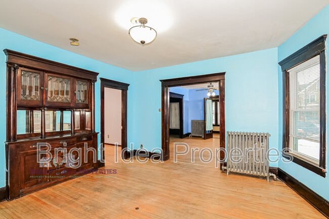 Photo - 2104 Emerson Ave S