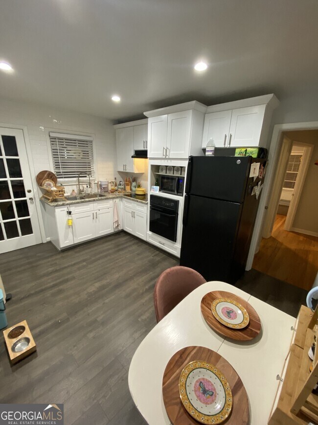 Photo - 825 Marstevan Dr NE