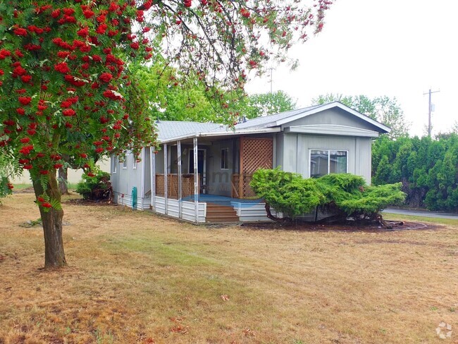 Building Photo - Cozy 3 Bed 1 Bath Home w/Garage & Indoor S...