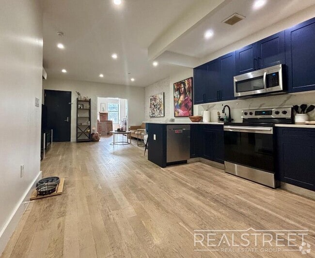Building Photo - Stunning New 4 Bed Duplex w Massive Privat... Rental