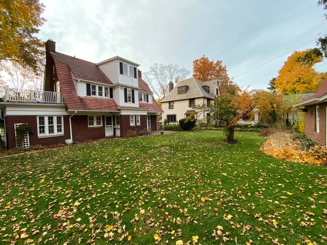 Photo - 5 Bedroom 4 Bath Home For Rent in Shaker Heights