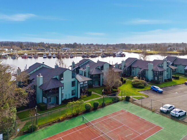 Building Photo - 336 NE Skipanon Dr