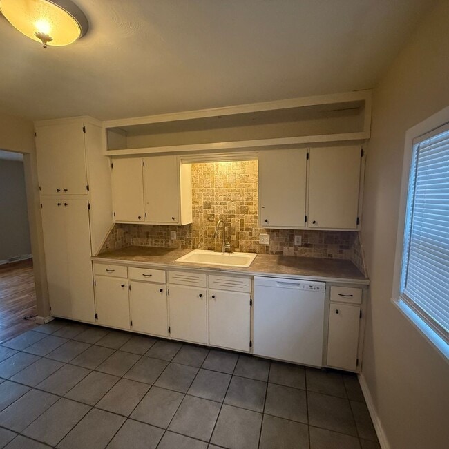 Photo - 2 Bedroom 1 bath bungalow available now!